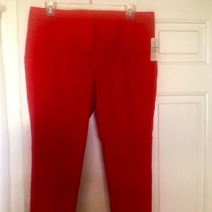 NWT! Women’s size 16, Red Chaus, Capri length Pants!